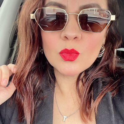 Soy la loca irreverente de labios rojos 💋 escorpiona 🦂 de sol y asc ✨ mama de 2