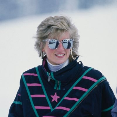 c4ries's profile picture. aquí vive una discoteca