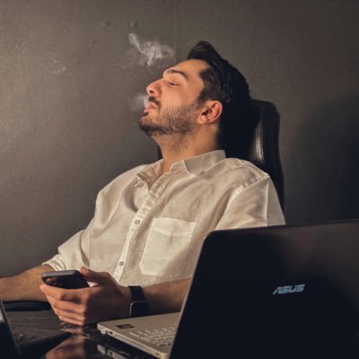 گرت هزار بدیعالجمال پیش آید / ببین و بگذر و خاطر به هیچ کس مسپار