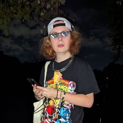 bkgaming16's profile picture. 24.
rowdy goth with a smokers cough