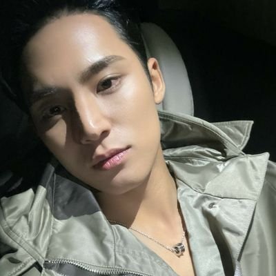 jeijens's profile picture. loves neeshara endlessly.