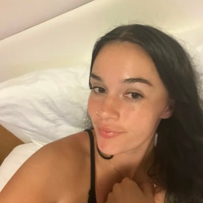 metgalamary's profile picture. she/her