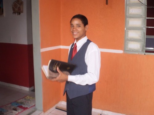 sou pregador da palavra verdadeira inerrante e poderosa palavra do bom DEUS e onde eu vou DEUS me usa pela sua infinita miséricordia e sou fogo puro eita gloria