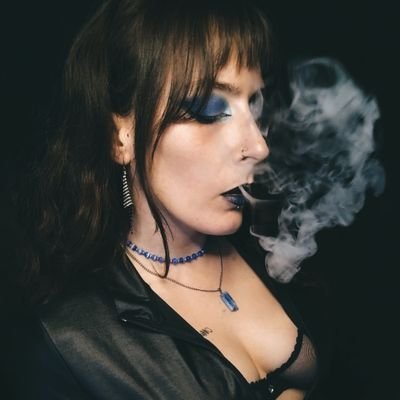 Dominatrice vivant à travers le plaisir du BDSM 🔗
Hypnotizing look 🌙 Divine&Démoniale
No choice, let yourself be bewitched 🗡 MangaAddict