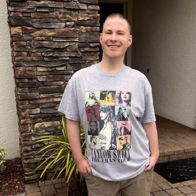 Hi I’m peter !! 23. I’m also a music , tv , and sports fan ! Love the Yankees , Giants , Gators , ND Irish , Ohio State Buckeyes Indiana Fever and collector .