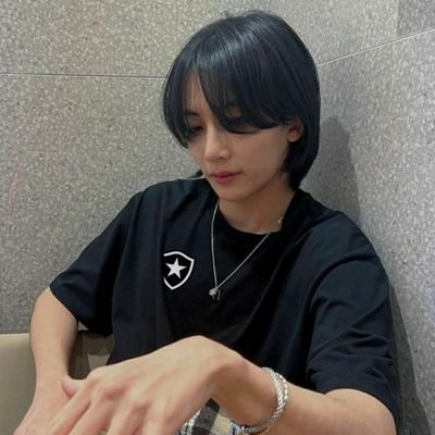 perfil oficial da namorada dos heejake!! em horas vagas atuo como advogada do svt e do enha