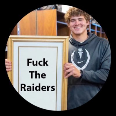 whatevertez's profile picture. I get on this bitch to ramble to the void 🤣