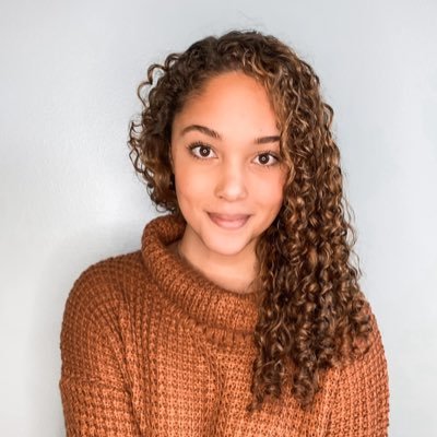 enhaysch's profile picture. • THE LIGHT BETWEEN WOUNDS (Avon 2027) • Neuro-spicy writer of big worlds & big feelings • 3 anxious raccoons in a trench coat