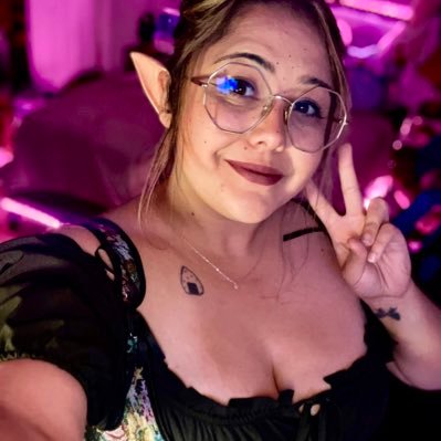 🖤✨ 29 | She/Her | Chubby Twitch Streamer/ Part time V-Streamer! Indulger of food and video-games. @klutch1 Partner✨🖤