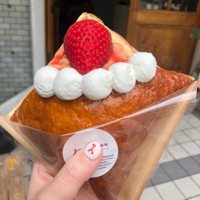 成人済 。 こちら🅰️の赤い人をひたすら愛でるアカウントになります。赤い人が好きな方の言葉を見ることが好き。赤い人が好きな方歓迎。