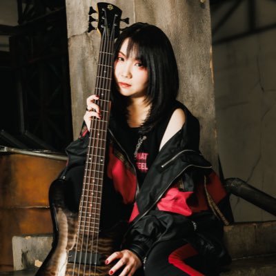 Bassist ｜Little Lilith @littlelilith87 | LIVEサポート、レコーディング、講師業もやっています。池部楽器「10分でわかるベース講座」DRstrings/RightOnStraps 問い合わせ&ご依頼はshiori1011info@gmail.comまで。