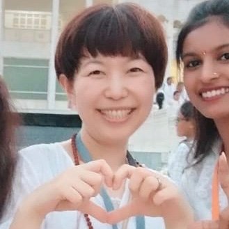 kuroi_tulasi's profile picture. 「愛するだけでいい！！
35歳からの人生激変瞑想コーチング」
20代で整体院経営で大成功からの
30代で夫が蒸発、夫の不採算事業を立て直し
40代で教習所教官からインドで修行して瞑想コーチへ。
脳科学/心理学等の学びをインドの坊さんとして
あなたが輝く生き方稼ぎ方をお伝えします。