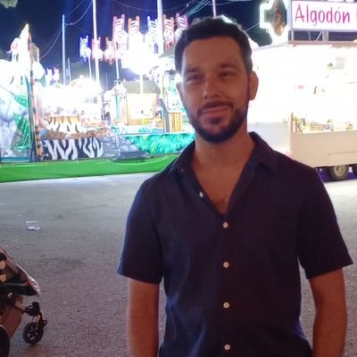 Adicto A Los Carnavales De Cadiz, Apasionado A La Semana Santa Y Al R.C. Recreativo De Huelva.