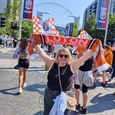 Luton Town Supporter 🟠 👒⚽️Daughter to a season ticket holder 🎟️ Wife to a Red 🔴