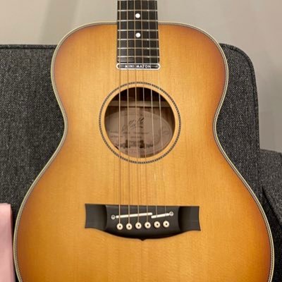 ソロギターにはまってます。Naga Guitars S-80GACとMaton EMD6（Mini Maton Diesel Special）をメインに使ってます