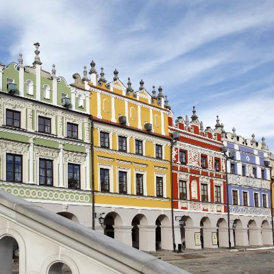 ℹMuzeum swoją działalność prowadzi od 1926 roku. Jego misją jest gromadzenie, ochrona i popularyzacja wielokulturowego dziedzictwa miasta Zamość 🏛