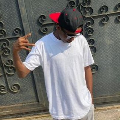 WDumbiri's profile picture. #adventurous, #creative, #free-#spirited, #curious, #dreamer, #wanderlust, and #resilient. 🚀🤫 #nevergiveup💪