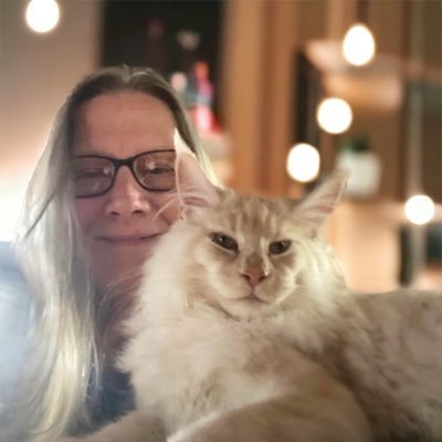 BA in psychology, but like animals better, so breed Maine Coon cats. Mom to an amazing adult son attending UofA. Just out here trying to live my best life! 😃