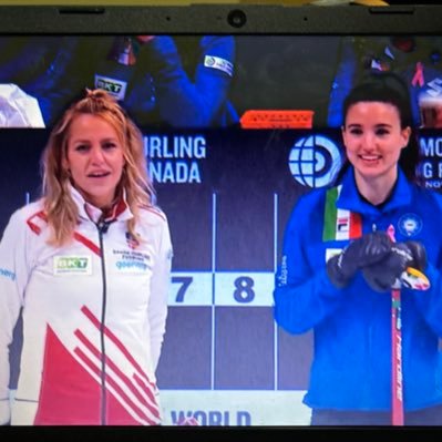 🇮🇹 🇨🇦 🇩🇰 🇳🇴 🇪🇪Curling fan!!! #curling Huge fan of @TeamMcCarville and @TeamSluchinski. #FearTheMoose #McCarvilleNation