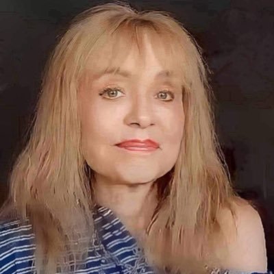 LinneaQuigley Profile Picture