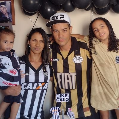 Sidnei Valci vulgo Dinei
Clube Athlético Mineiro minha Paixão
Deus Pátria e Família