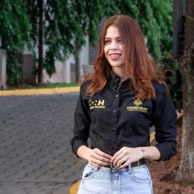 Izquierda💜🇭🇳modelo, presentadora, redactora, locución 🎙️🇭🇳 #EstiempodelasMujeres @XiomaraCastro ❤️🖤