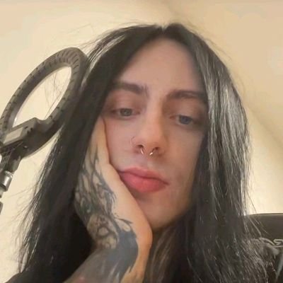 petalsforcry's profile picture. anti-social masochistic rage (asmr) / conta reserva da @cinnamontriste