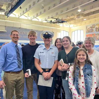 🏀🏐⚽️ Husband and dad to four awesome and athletic/tall kids who play varsity basketball, volleyball, and soccer. 🏀🏐⚽️