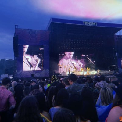 t swizzle enthusiast | the 1975 enjoyer ⎕ | coldplay supremist | ⁺₊⋆ ☾⋆⁺₊