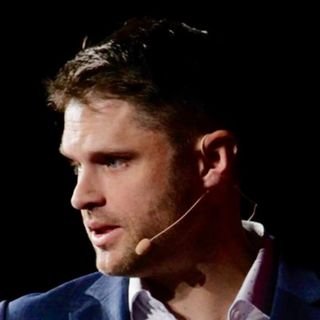 Co-Founder https://t.co/FUNRQmiGV7 | 4x NYT bestselling editor | 10M+ copies sold by clients | Author of Play It Away