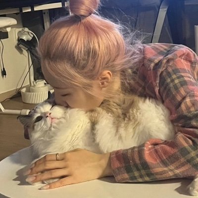 lover of all things red velvet, alice, twice, loona, aespa, iz*one, purple kiss, and my girlfriend @venven___ . hater of sm entertainment.