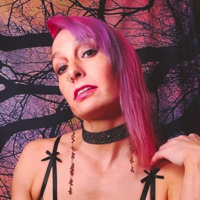 Stacy 🏳️‍🌈 | Onlyfans creator, sometimes Twitch streamer, and manic pixie possum egirl | alt: @ladybadasseryxx | links: https://t.co/dBTyGEN6qX