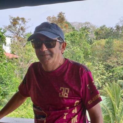 Periodista jubilado.  Nativo de Tilarán, Guanacaste. Saprissista, beatlómano. Amante del Periodismo y la Historia.