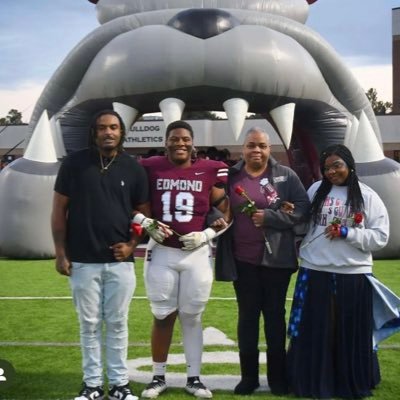 AGTG ✝️ Edmond Memorial Football~C/0 2024~#19 DL 5'8 220~
Email- maxwell.t52753@gmail.com