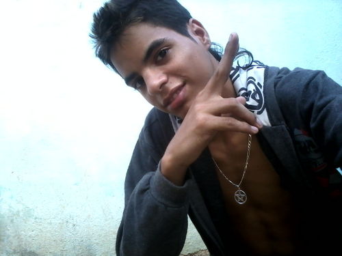 Sou Meio-Ofensivo Jogo pelo Coritiba FC.  'ano93' e Muito Feliz com oque faço.
MSN: felipezickaa@hotmail.com