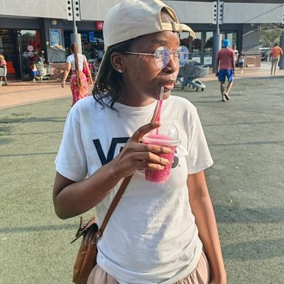 kaymos_'s profile picture. 🌈Sapphic | She/Her 🏳️‍🌈 | Inquisitive | ❤️Sitcoms,Music & Animation Lover | Can't stand small talks | Leo ♌ | The Next Marvel Villain 👽