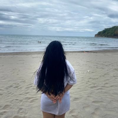 _mbrsntlln_'s profile picture. ⓘ This user wanna sit in front of the ocean and listen to the waves.