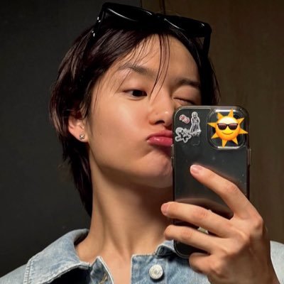woohooniey's profile picture. forever falling for #지훈