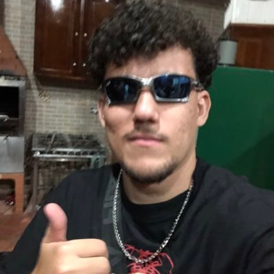 Ninguém é feliz por completo, ou falta comer ou falta dormir