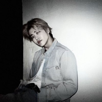 Summerr_wr's profile picture. ซัมเมอร์ (n.) อยากรู้จักก็เดมสิคะ