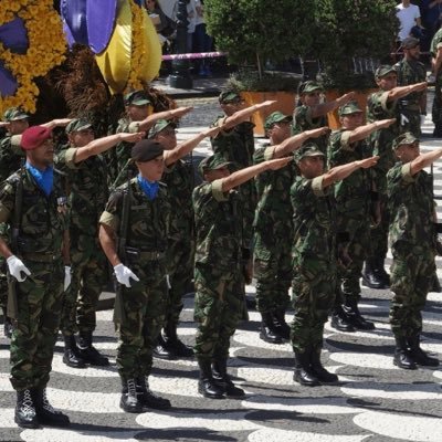 Apaixonado de História, repulsa qualquer ideologia binária, Democrático desde 1976