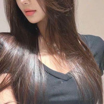 Sophia676642304's profile picture. 业余选手,贪财好色,见钱眼开。 保险金融,珠宝从业人员。点赞关注再私信!要求不高吧。