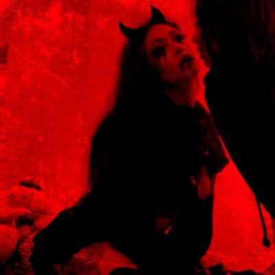 Im goth, but pink makes me happy 💕LOBA MAIN!! apex streams and cosplay credit to luwba for part of the banner