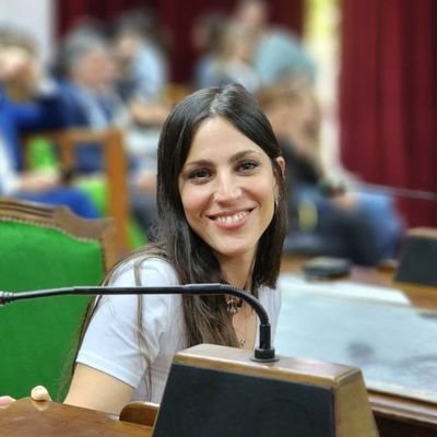 🇦🇷 Concejala por UxP Vicente López ✌🏼 Militante Peronista Kirchnerista. ❤️ LA CÁMPORA (@lacamporavl)