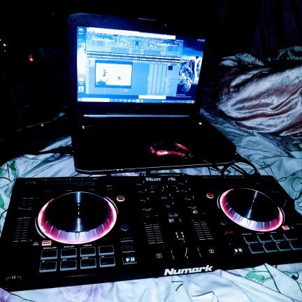 kmraj37579's profile picture. 