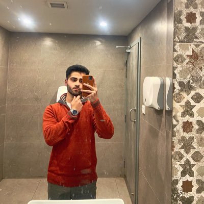 MS^4🩺 A thousand nightmares hide behind his smile but a million demons fails to tame his wild.