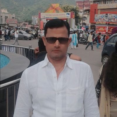 ॐ कृष्णाय वासुदेवाय हरये परमात्मने ।।
प्रणतः क्लेशनाशाय गोविंदाय नमो नमः।।
🚩🙏जय राधा माधव 🙏🚩