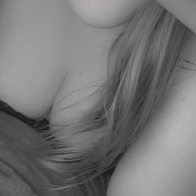 ♡23 ♡ uk ♡ everyone welcome ♡18 PLUS ONLY ♡SELL CONTENT ♡Single ♡