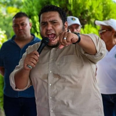 Venezolano 
Táchirense
Prof Geografía e Historia 
 Diputado al CLET
Vicepresidente de nuevas Generaciones @pjtachira
Dios no se muda!