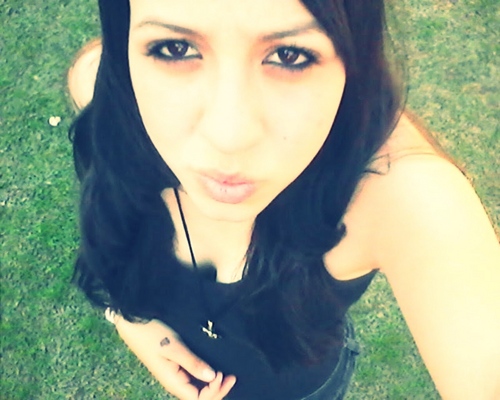 16 anos ... complicada demais para sua capacidade de raciocinio ;@...
MSN-tainara.by@hotmail.com